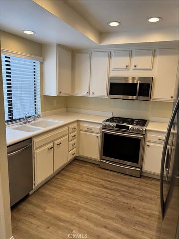 8566 Trinity 819c, Huntington Beach, CA 92646