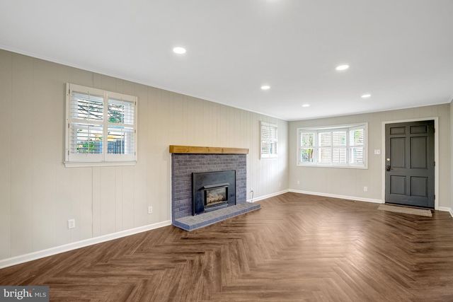 8206 ACKLEY ST, Alexandria, VA 22309