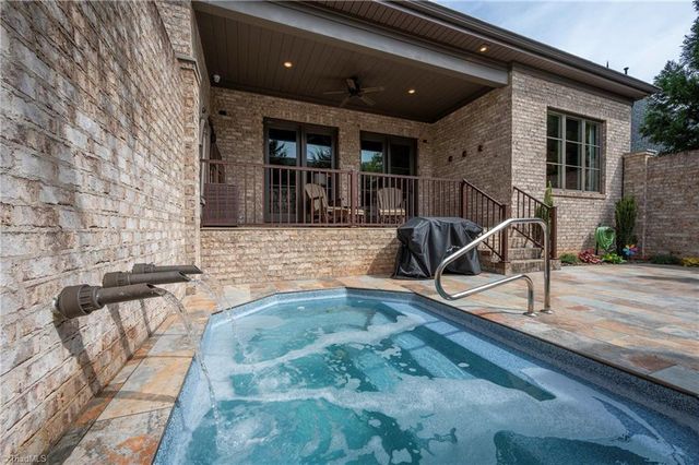 4090 Carriage Manor Cove, Winston-salem, NC 27106