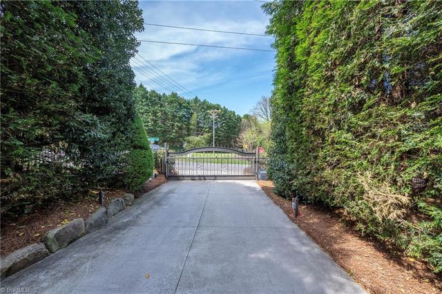 4090 Carriage Manor Cove, Winston-salem, NC 27106
