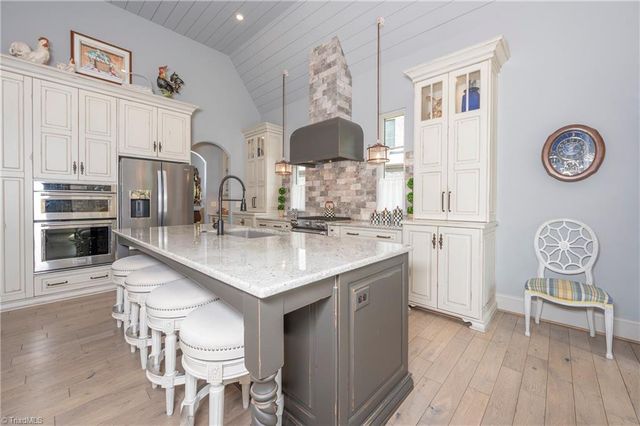 4090 Carriage Manor Cove, Winston-salem, NC 27106