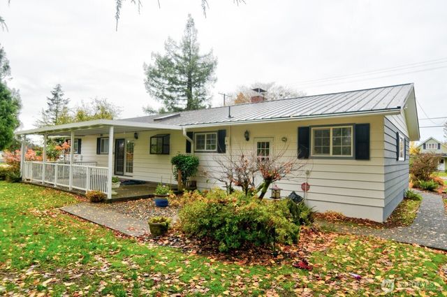 610 N 11th Street, Elma, WA 98541