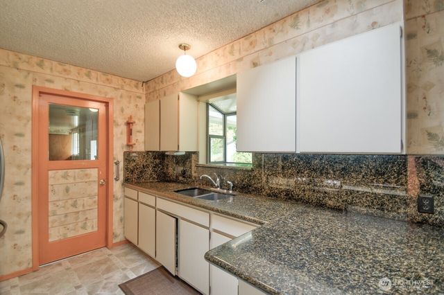 610 N 11th Street, Elma, WA 98541