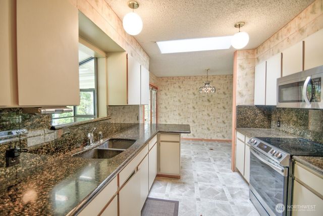 610 N 11th Street, Elma, WA 98541