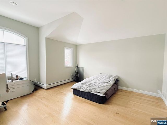 35 W Edsall Avenue A, Palisades Park, NJ 07650