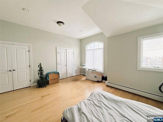 35 W Edsall Avenue A, Palisades Park, NJ 07650