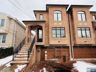 35 W Edsall Avenue A, Palisades Park, NJ 07650