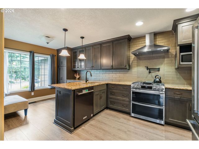 8449 Sw ALDEN St, Portland, OR 97223