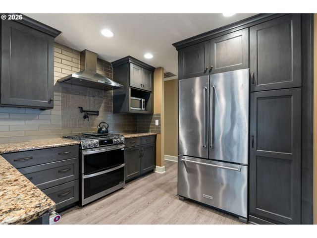 8449 Sw ALDEN St, Portland, OR 97223