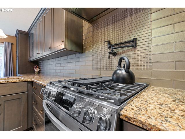 8449 Sw ALDEN St, Portland, OR 97223