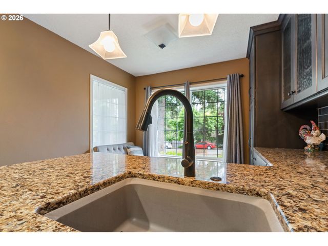 8449 Sw ALDEN St, Portland, OR 97223