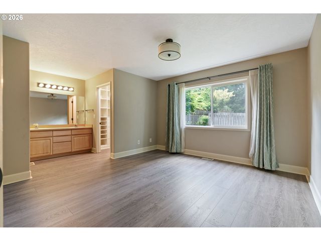 8449 Sw ALDEN St, Portland, OR 97223