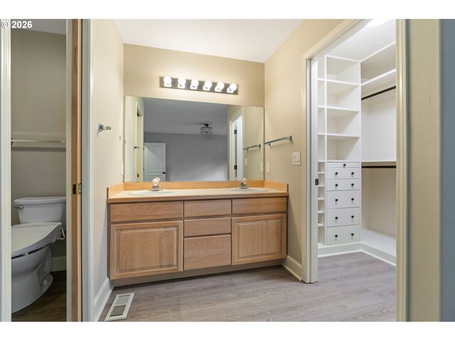 8449 Sw ALDEN St, Portland, OR 97223