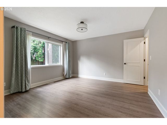 8449 Sw ALDEN St, Portland, OR 97223