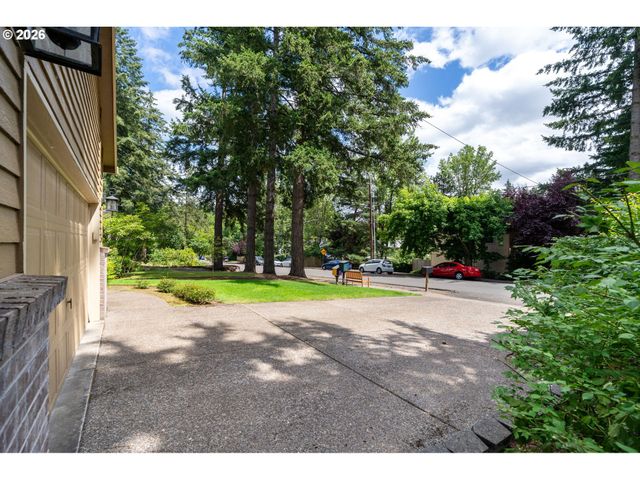 8449 Sw ALDEN St, Portland, OR 97223