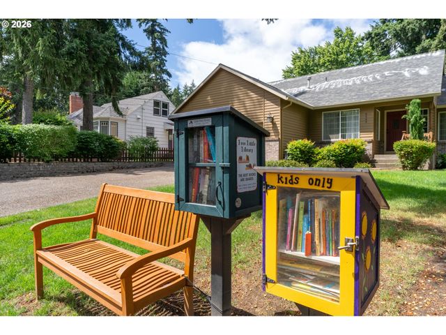 8449 Sw ALDEN St, Portland, OR 97223