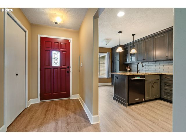 8449 Sw ALDEN St, Portland, OR 97223
