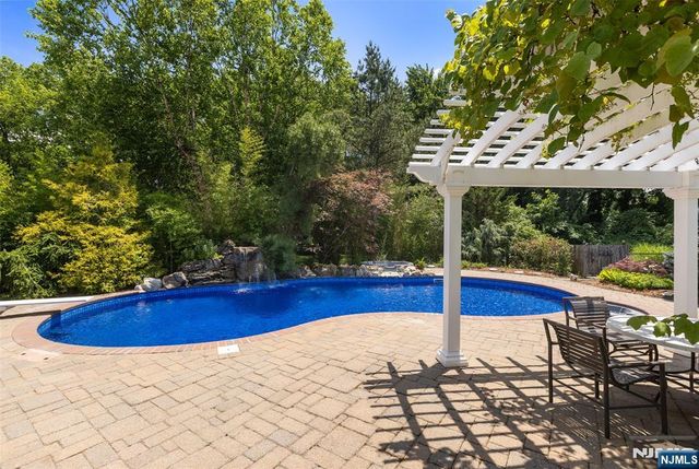 225 Walnut Street, Livingston, NJ 07039