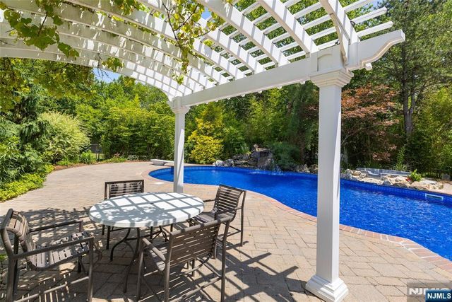 225 Walnut Street, Livingston, NJ 07039