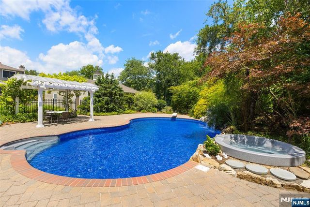225 Walnut Street, Livingston, NJ 07039