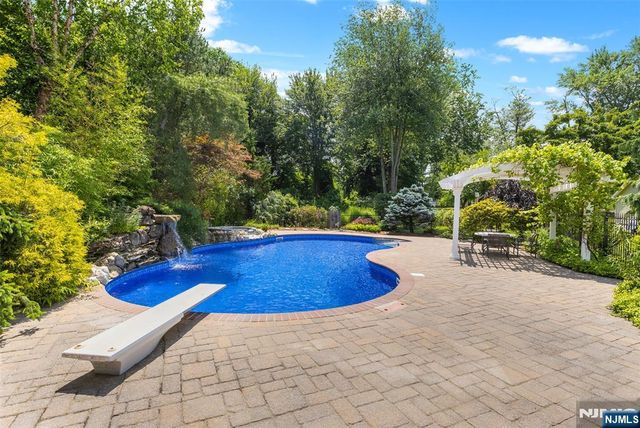 225 Walnut Street, Livingston, NJ 07039