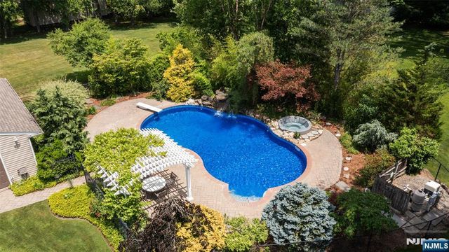 225 Walnut Street, Livingston, NJ 07039
