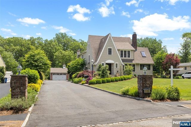 225 Walnut Street, Livingston, NJ 07039