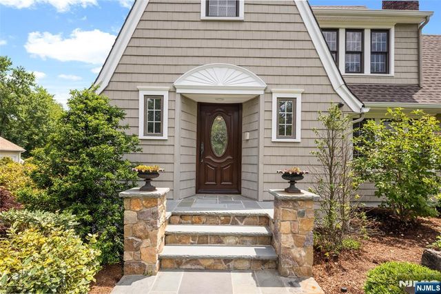 225 Walnut Street, Livingston, NJ 07039