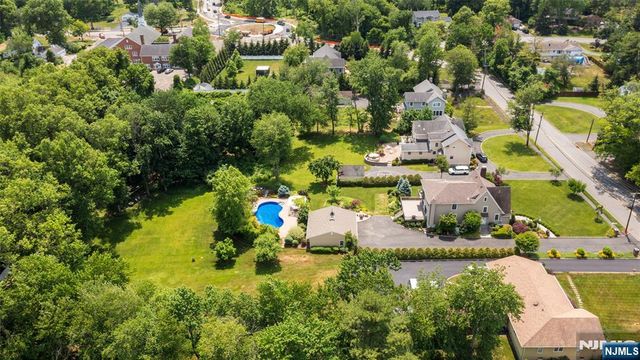 225 Walnut Street, Livingston, NJ 07039