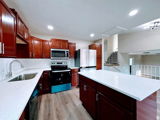 6092 S LONGMORE DR, Salt Lake City, UT 84118
