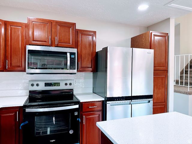 6092 S LONGMORE DR, Salt Lake City, UT 84118