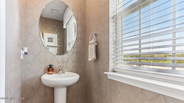 39 Baybreeze Drive, Waretown, NJ 08758