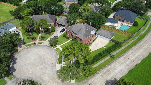 702 E Haven Court, Friendswood, TX 77546