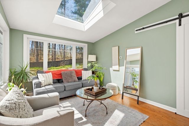 14 Lake Drive, Hamilton, MA 01982