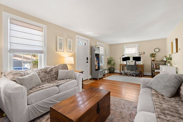 14 Lake Drive, Hamilton, MA 01982