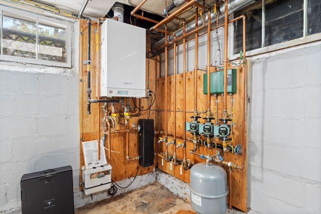 14 Lake Drive, Hamilton, MA 01982