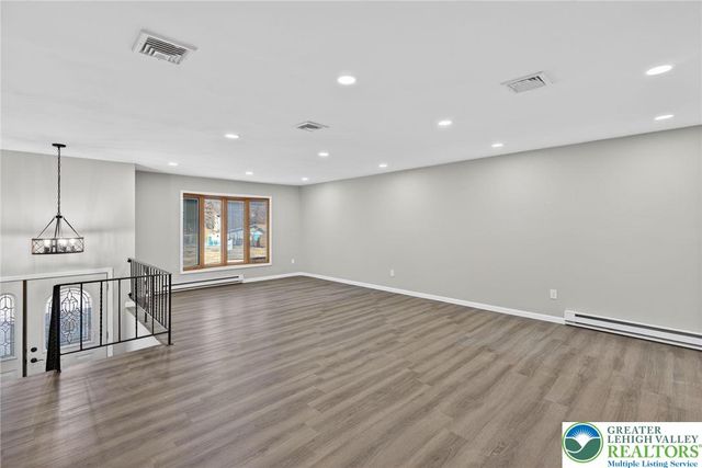 386 Johnston Drive, Bethlehem City, PA 18015