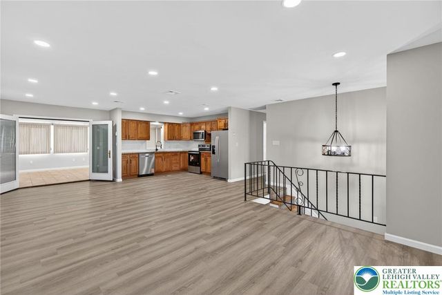 386 Johnston Drive, Bethlehem City, PA 18015