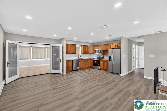 386 Johnston Drive, Bethlehem City, PA 18015