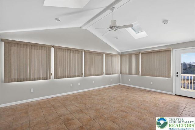 386 Johnston Drive, Bethlehem City, PA 18015