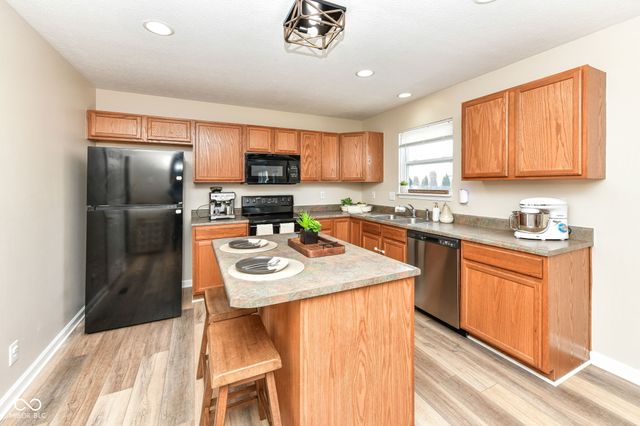 8888 N White Tail Trail, Mccordsville, IN 46055