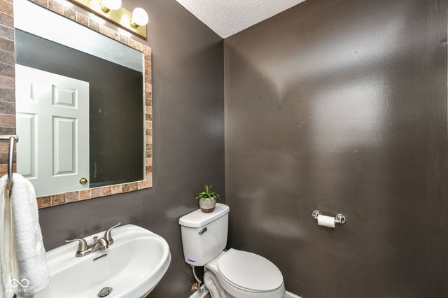 8888 N White Tail Trail, Mccordsville, IN 46055