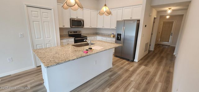 586 Cooper Court SW, Palm Bay, FL 32908