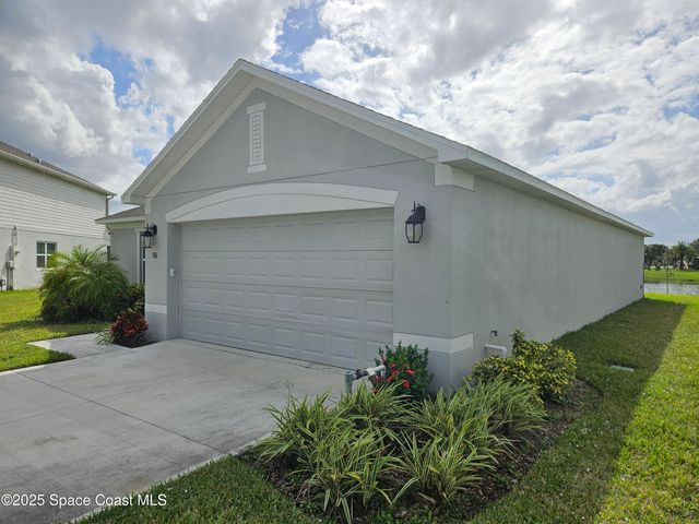 586 Cooper Court SW, Palm Bay, FL 32908