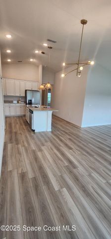 586 Cooper Court SW, Palm Bay, FL 32908