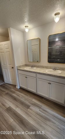586 Cooper Court SW, Palm Bay, FL 32908