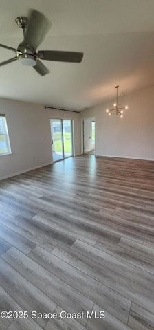 586 Cooper Court SW, Palm Bay, FL 32908