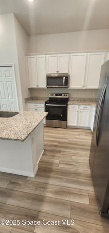 586 Cooper Court SW, Palm Bay, FL 32908