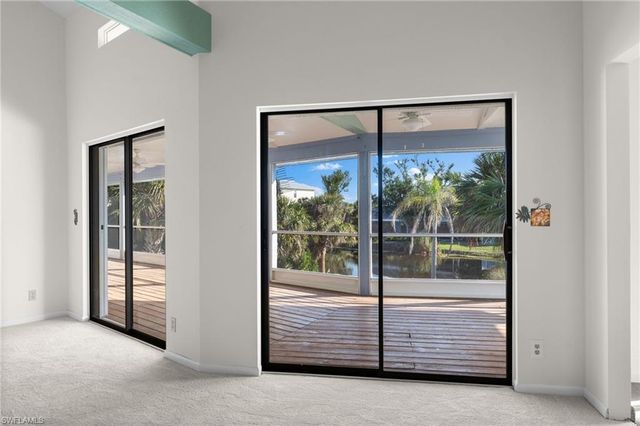 662 E Rocks DR, Sanibel, FL 33957