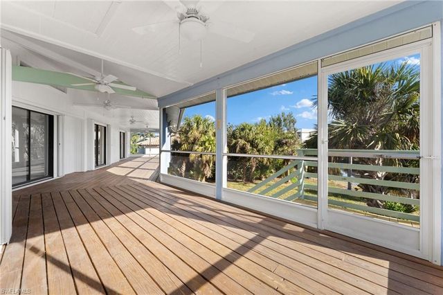 662 E Rocks DR, Sanibel, FL 33957
